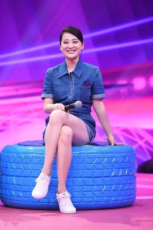 梅婷素颜跑步容貌变化大皮肤很白腿型完美但一股子大妈味