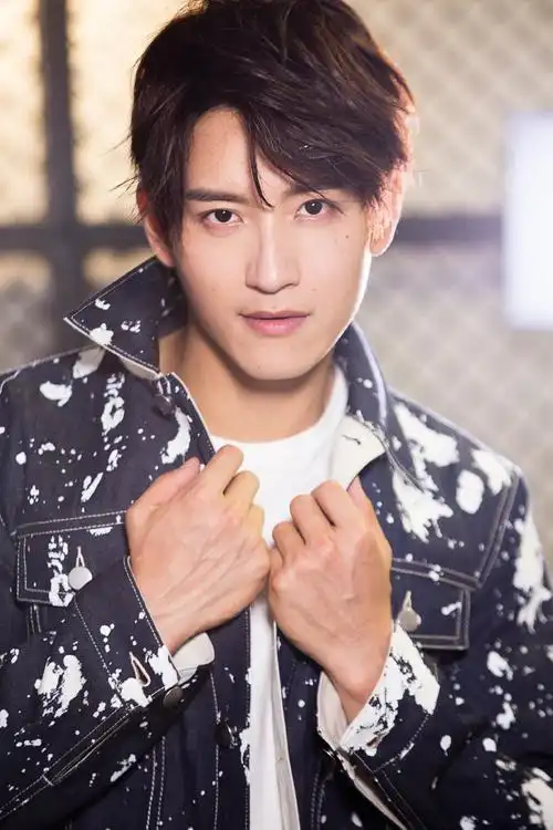 张峻宁图片 张峻宁时尚帅气写真图片