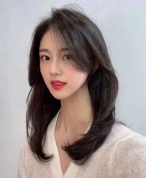 圆脸女生适合发型(脸圆的女生一定要试试这5款发型)