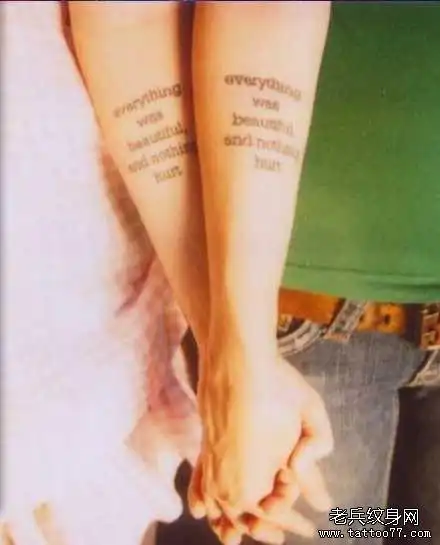 手臂情侣英文字符纹身图案