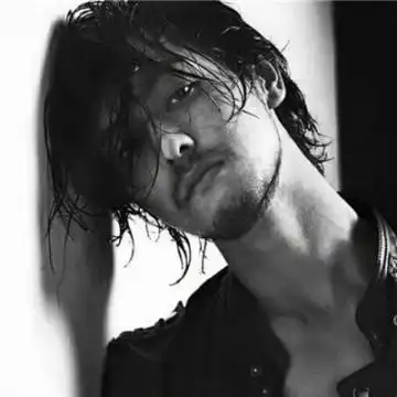 qq个性头像男生霸气成熟一点的 帅气超有范的男生qq头像