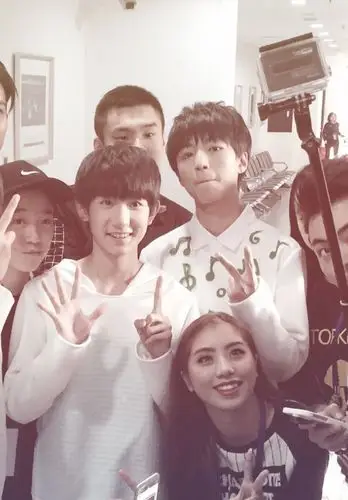 背带裤小源是真可爱