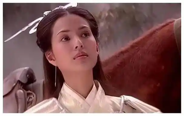 小龙女李若彤回应58岁未婚未育因十年恋情无果导致抑郁