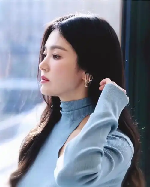 随着这些照片的传播,宋慧乔在国内外的人气再次攀升.