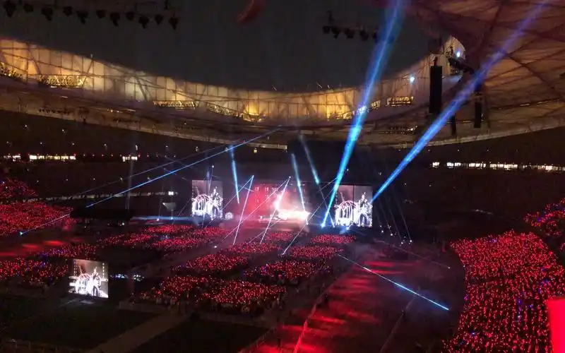 五月天人生无限公司北京鸟巢演唱会_《离开地球表面》_8.25