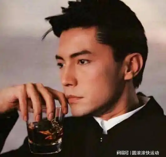 红极一时的尊龙颜值征服亚洲却无父无母无妻无子孤独一生