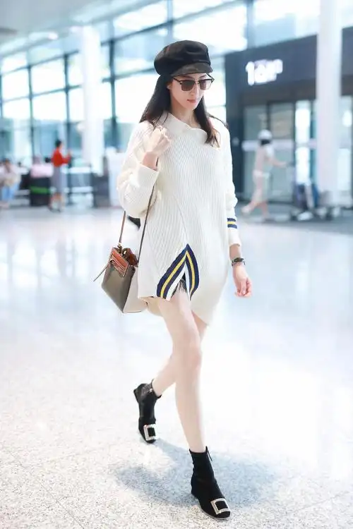 张钧甯现身上海机场白色毛衣带来初秋精致时尚