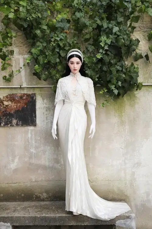 范冰冰现身巴黎活动 气势满满大杀四方