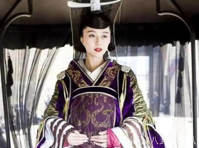 古装女星"怀孕"照,前面两个是装的,后面两个才是真的