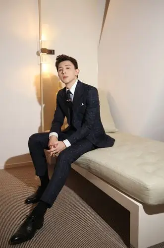 邓伦儒雅帅气西装写真图片,明星,高清,西装,帅哥,魅力,儒雅,邓伦