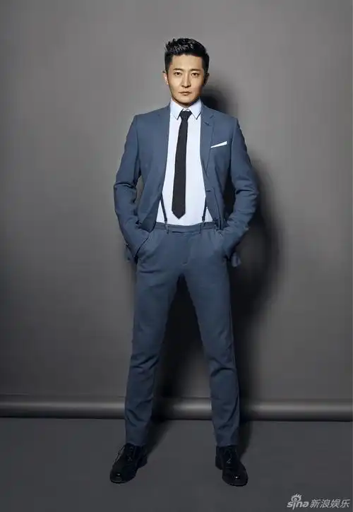 组图:郭京飞曝帅气写真 西装革履露熟男气质_高清图集_新浪网