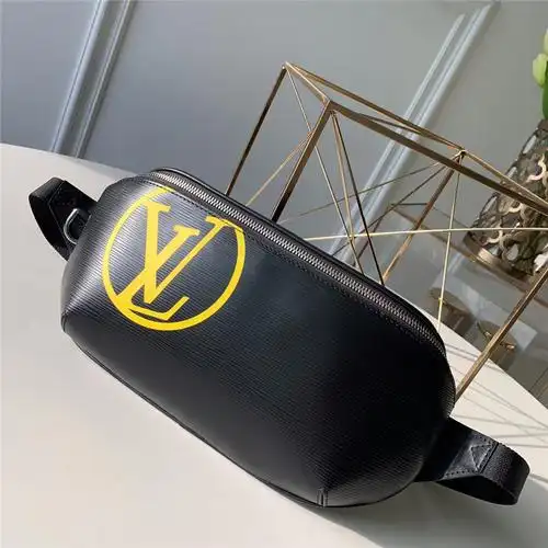 时尚腰包潮你看!lv字母印花 bumbag 腰包