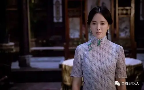 一人分饰两角的左小青飒爽温婉更像她的ab面