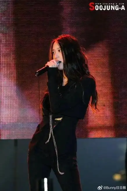 郑秀晶16岁舞台照 好美好嫩|郑秀晶_新浪新闻