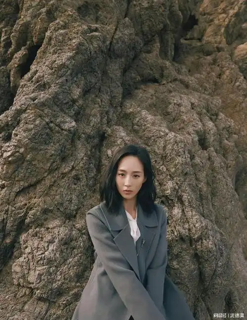 美背引发全网狂潮,张钧甯背部线条成焦点!