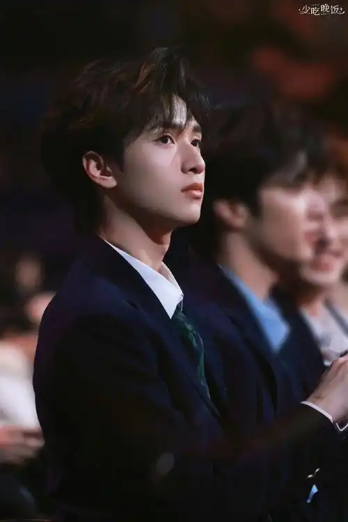 人生套装之校服西#严浩翔