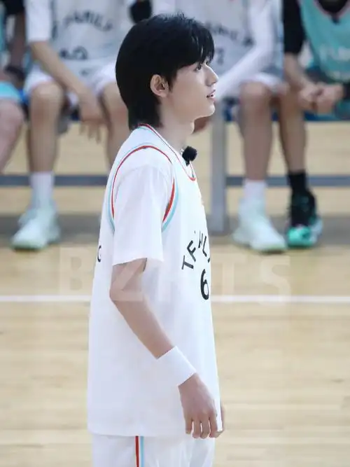 有位宝宝发来一组篮球美图7415我的夏天92@时代少年团-宋亚轩