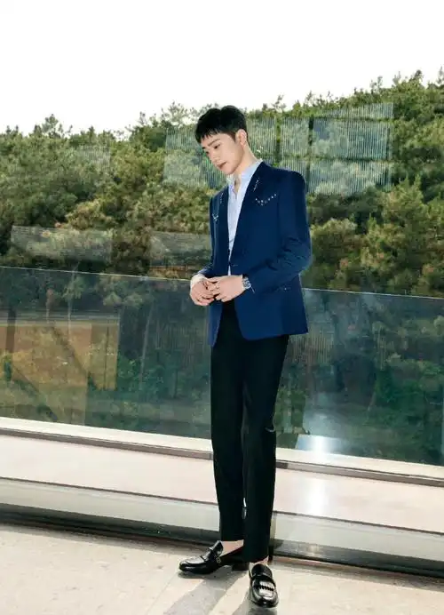 赖冠霖超话#赖冠霖0923生日快乐#他是舞台上认真帅气的rapper,是