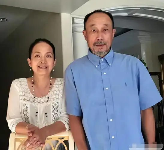 回顾霍凡嫁给大12岁二婚张丰毅29年未生子女被丈夫宠成宝