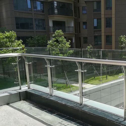 304不锈钢玻璃护栏 别墅室外阳台栏杆立柱 304户外不锈钢围栏