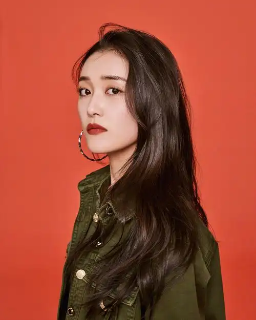 p>蒋依依,2001年1月1日出生于北京市,中国内地女演员.