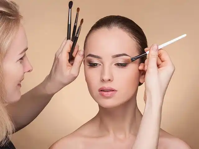 化妆培训班学费多少?