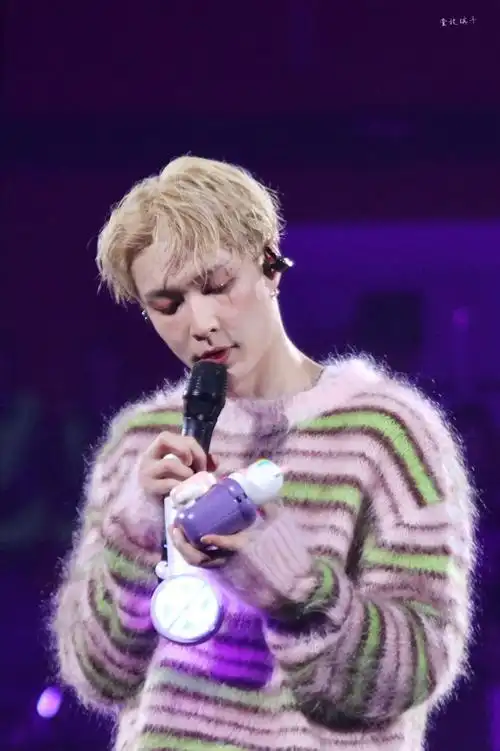 嘟嘴好可爱的宝宝好想rua20231202 重庆talking#张艺兴重庆演唱会