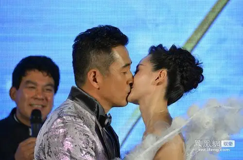 48岁王志飞迎娶80后女友陈定涵曾与前妻生子