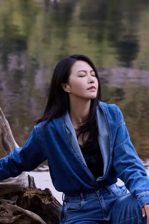 润百颜白纱布系列守护大使谭维维