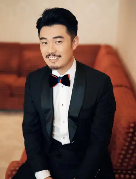 陈赫晒童年旧照颜值成焦点网友第一眼就认出他来了