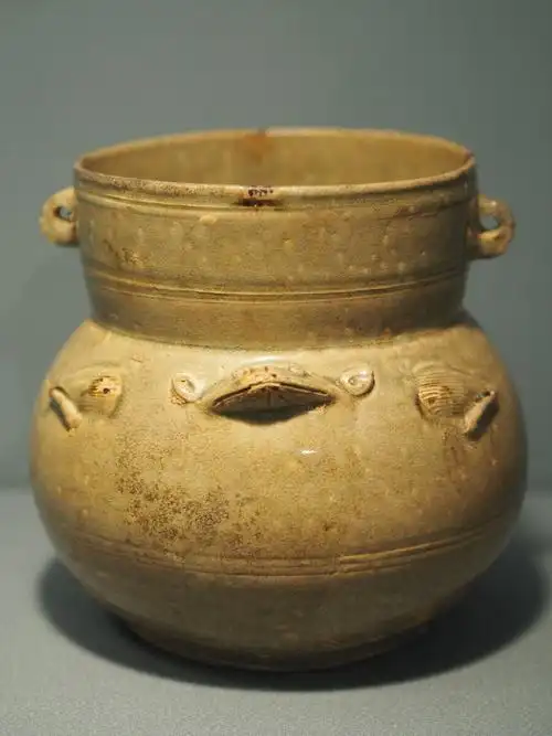 东晋越窑青釉蛙形盂绍兴市柯桥区博物馆藏