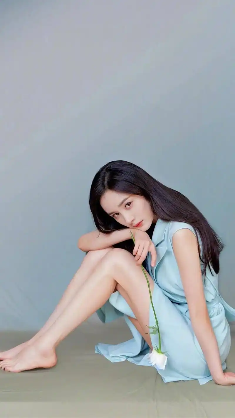 杨幂,性感写真集.凹凸有致,性感撩人,如同元气少女,让多少人 - 抖音