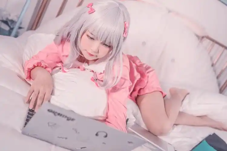 又纯又欲美女写真壁纸巨鳌飞出水精宫鳌山万仞峙璇霄