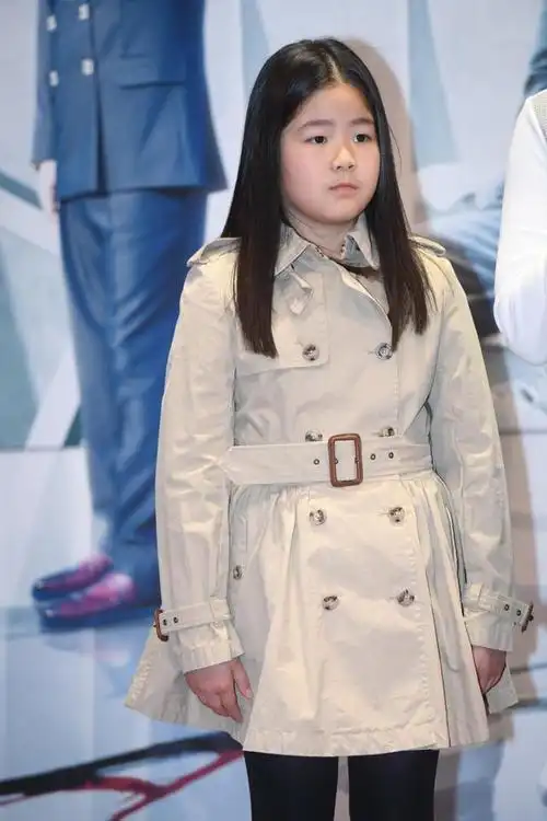 新剧,石头一转眼长这么大了,成了帅小伙,妹妹郭懿文留着长发呆萌可爱