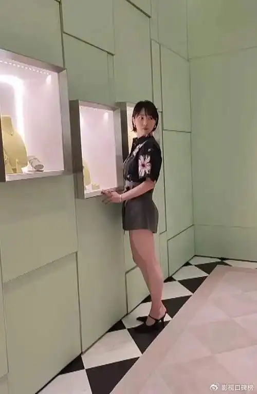 白百何出席品牌活动,又美又飒,显年轻,身材,状态相当好