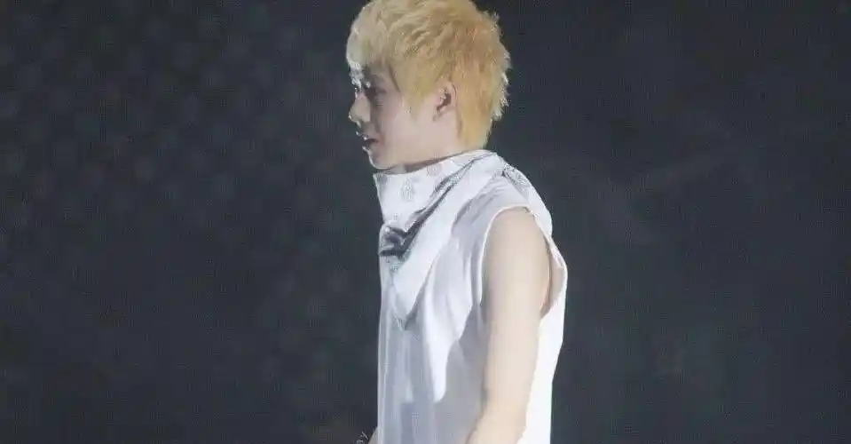 王一博罕见14岁清晰照:又白又奶还未箍牙,力破整容传闻