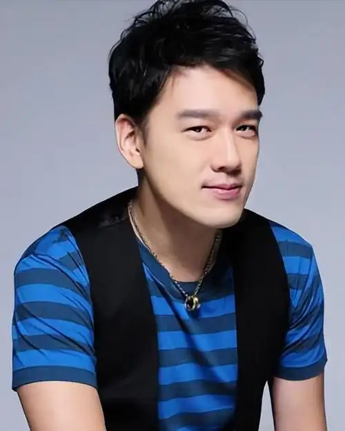 回顾王耀庆妻子郭晏青相识于小学4年级婚后生2子有艰辛有幸福