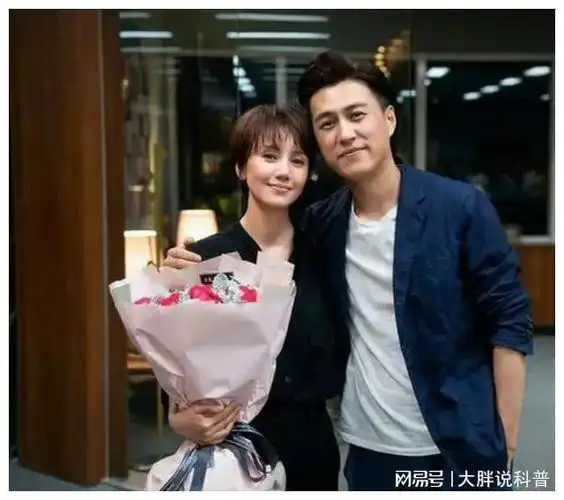 网易首页>网易号>正文申请入驻>爱情的力量靳东与李佳的爱情故事告诉