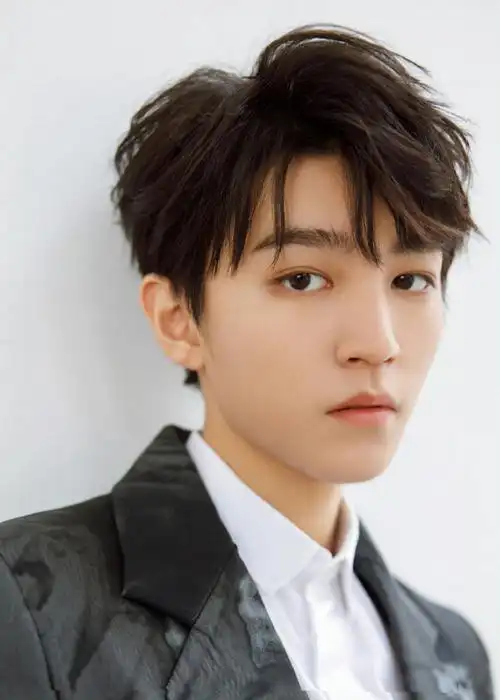 明星的绝美怼脸拍#王俊凯的怼脸拍太心动了97眼睛深邃迷人 五官