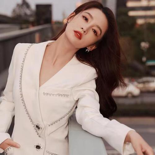 李沁明星同款西装外套女白色西服中长款时尚镶钻休闲春秋气质修身