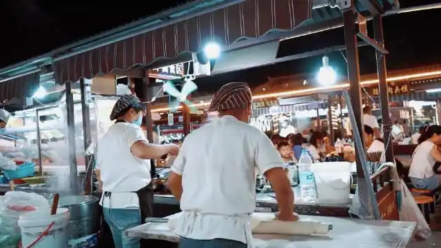 《练摊儿》带大家感受人间烟火