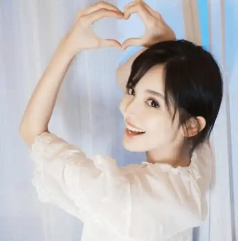 有种"示爱"叫爱豆比心,娜扎甜美,李现可爱,看到赵露思:高难度_造型