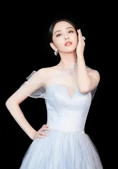 佟丽娅清纯抹胸长裙,宛如仙女一般水嫩!_高清图集_新浪网