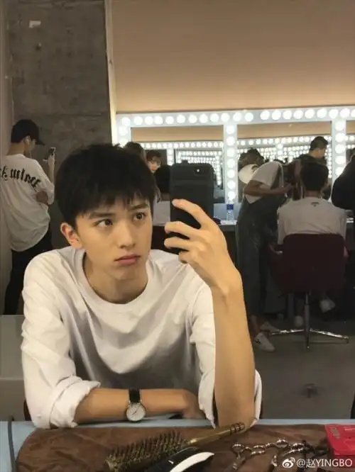 快乐男声赵英博被怼靠脸晋级是选秀还是选美