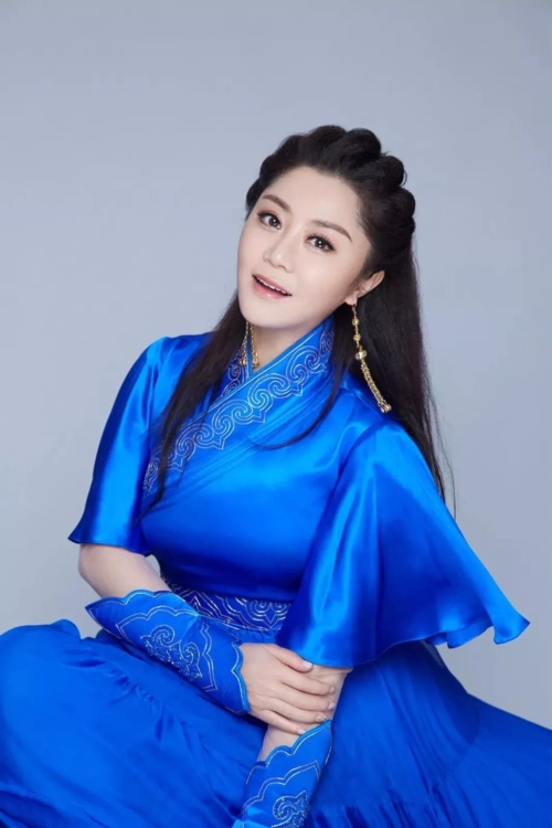 德德玛等师友助阵乌兰娜向荣呼和浩特演唱会今晚唱响