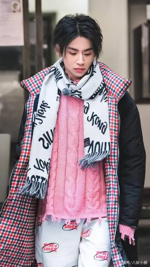 音乐节成都站,红发小鬼燃爆全场,完美释放年轻人的激情与热血