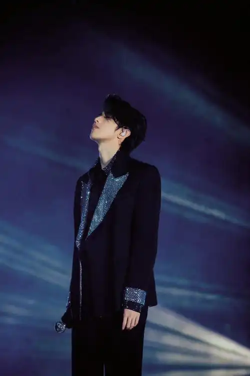 《重生》《home》等歌曲,由于是风波后的首个行程,蔡徐坤非常重视