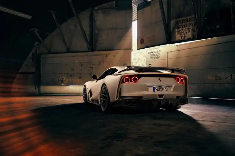 电脑壁纸 汽车 法拉利812 superfast炫酷跑车