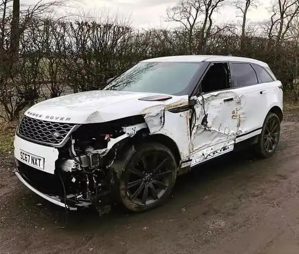 路虎车祸被刷新三观,网友:质量太差,谁买谁傻!