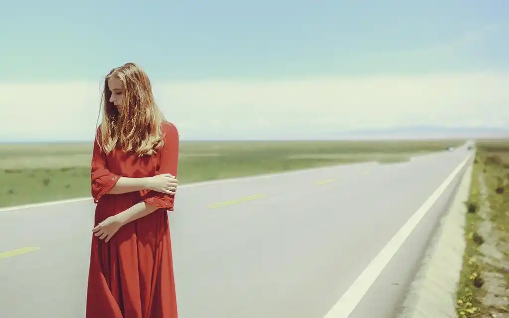 欧美森系长裙美女文艺写真壁纸